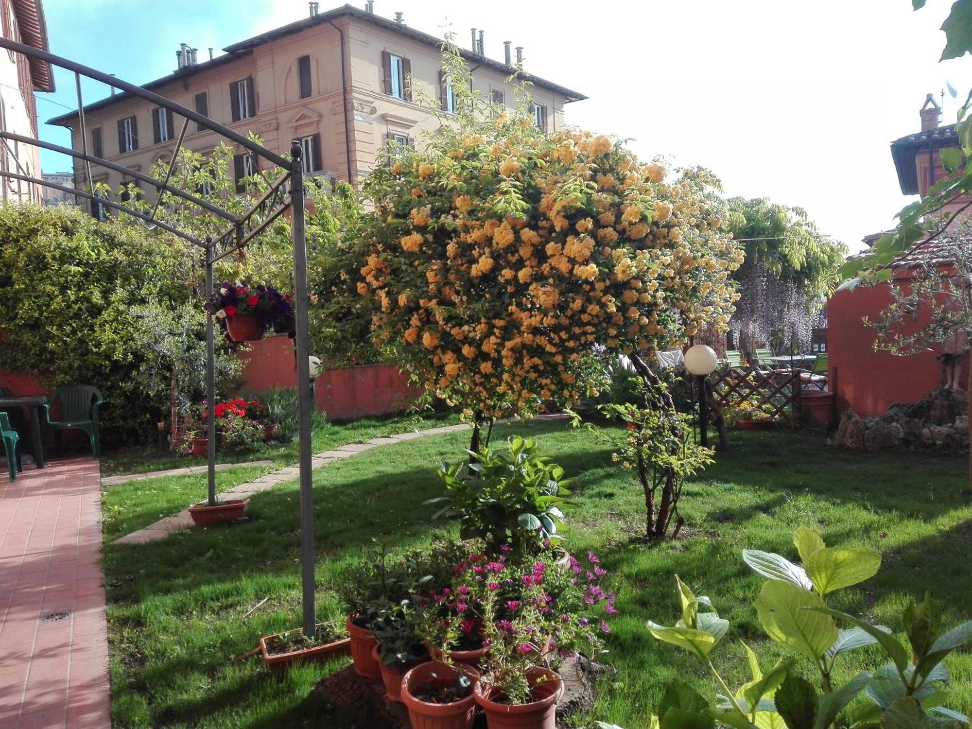 Al Giardino Di Alice Bed & Breakfast Perugia Bagian luar foto