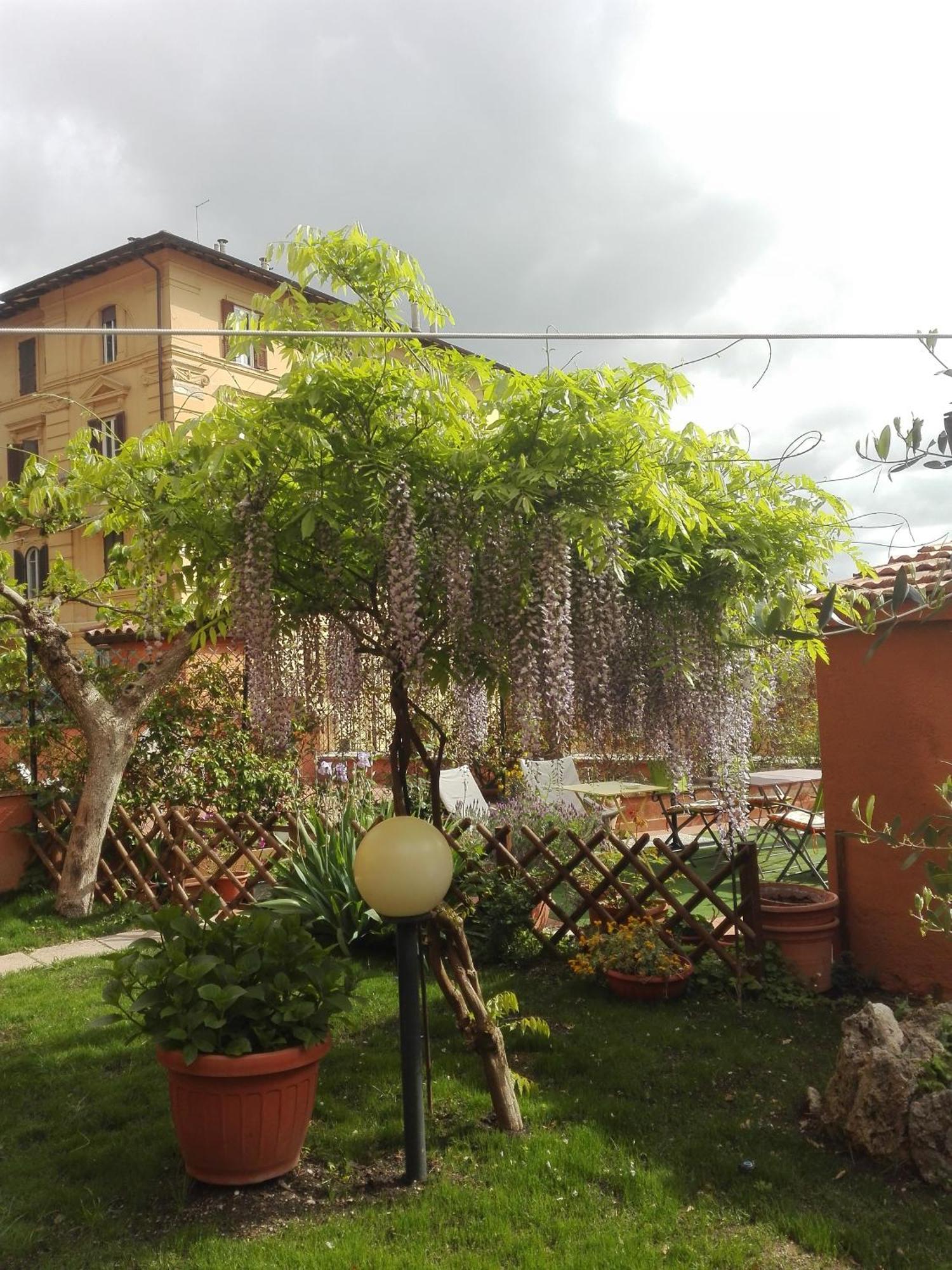 Al Giardino Di Alice Bed & Breakfast Perugia Bagian luar foto