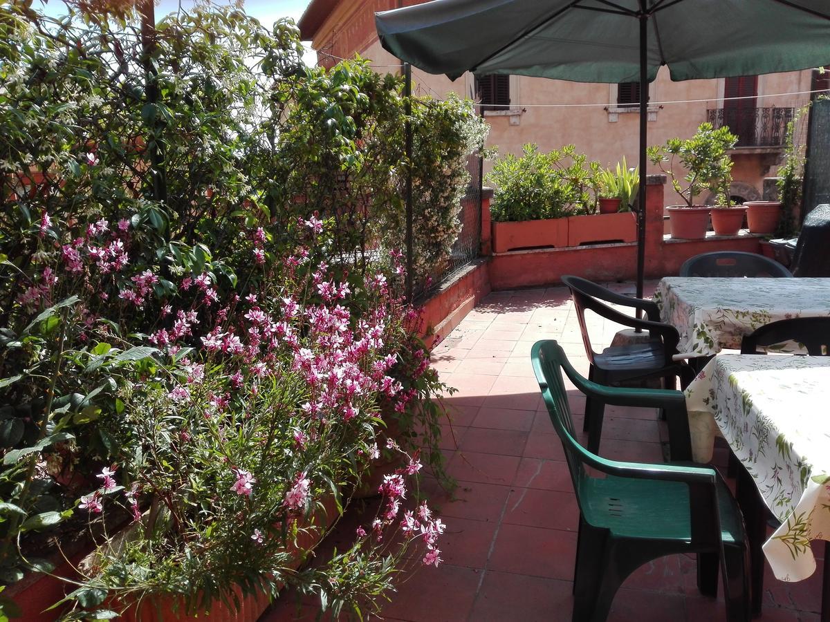 Al Giardino Di Alice Bed & Breakfast Perugia Bagian luar foto