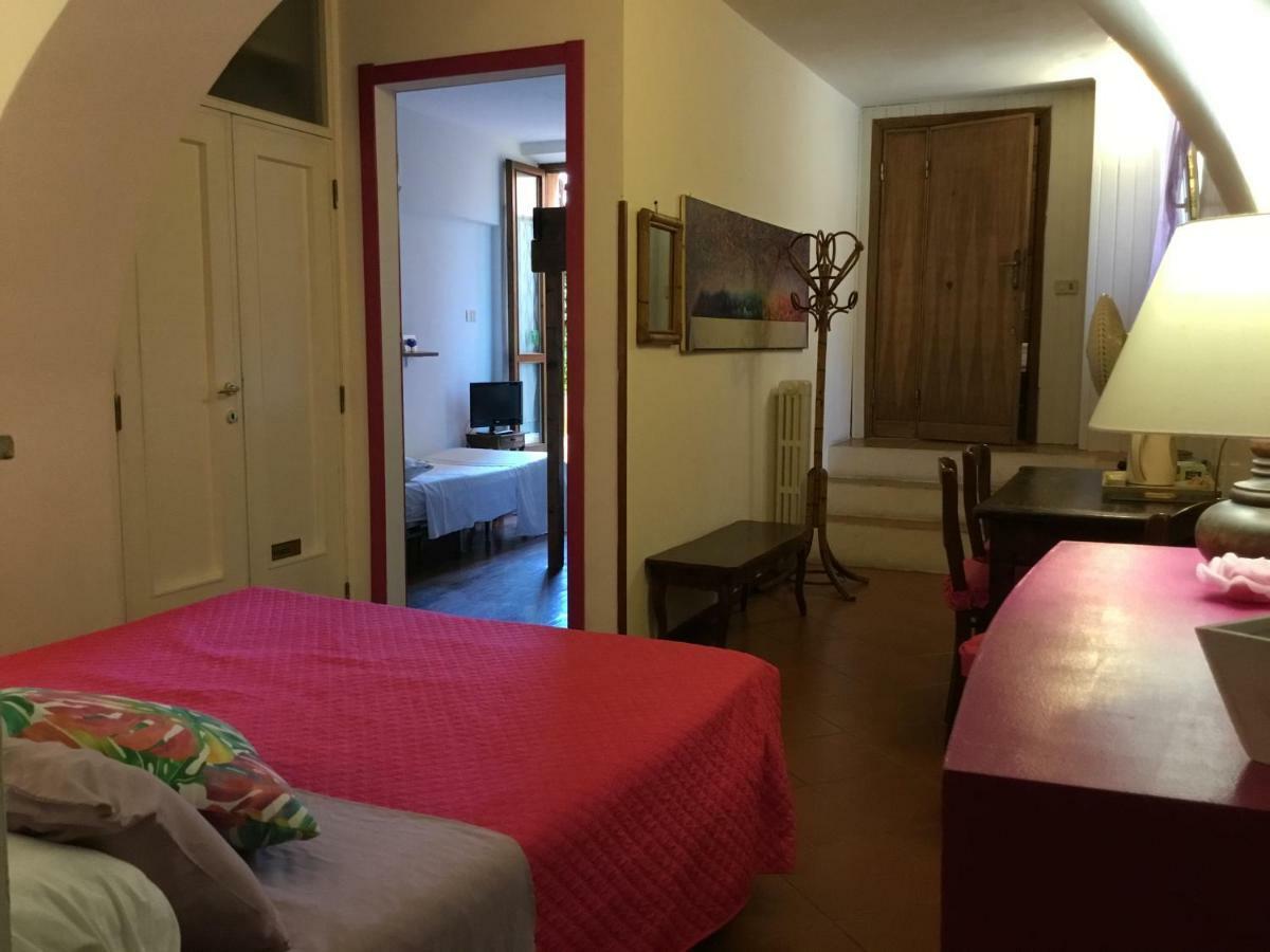 Al Giardino Di Alice Bed & Breakfast Perugia Bagian luar foto