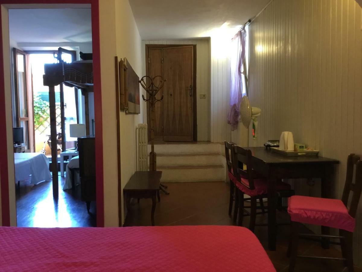 Al Giardino Di Alice Bed & Breakfast Perugia Bagian luar foto