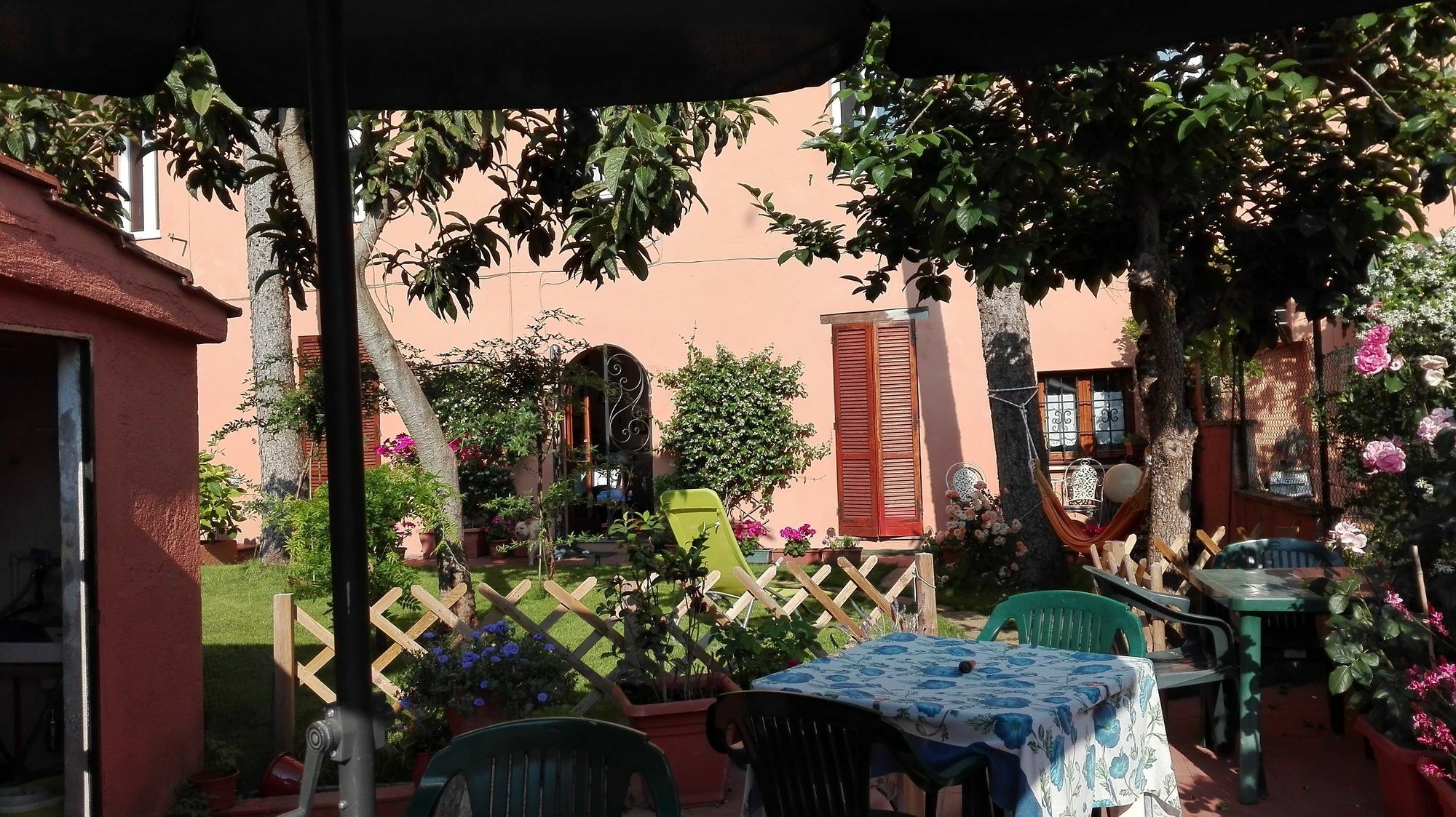 Al Giardino Di Alice Bed & Breakfast Perugia Bagian luar foto