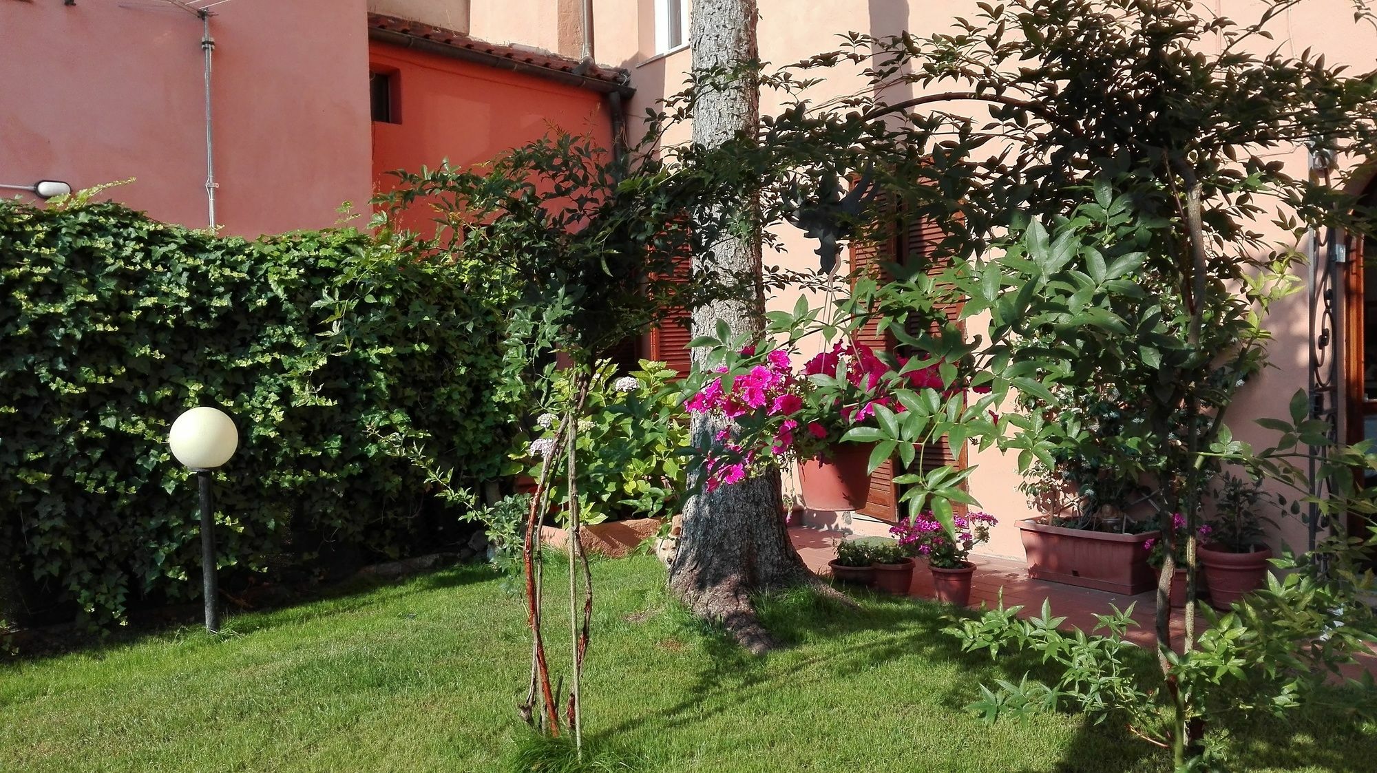 Al Giardino Di Alice Bed & Breakfast Perugia Bagian luar foto