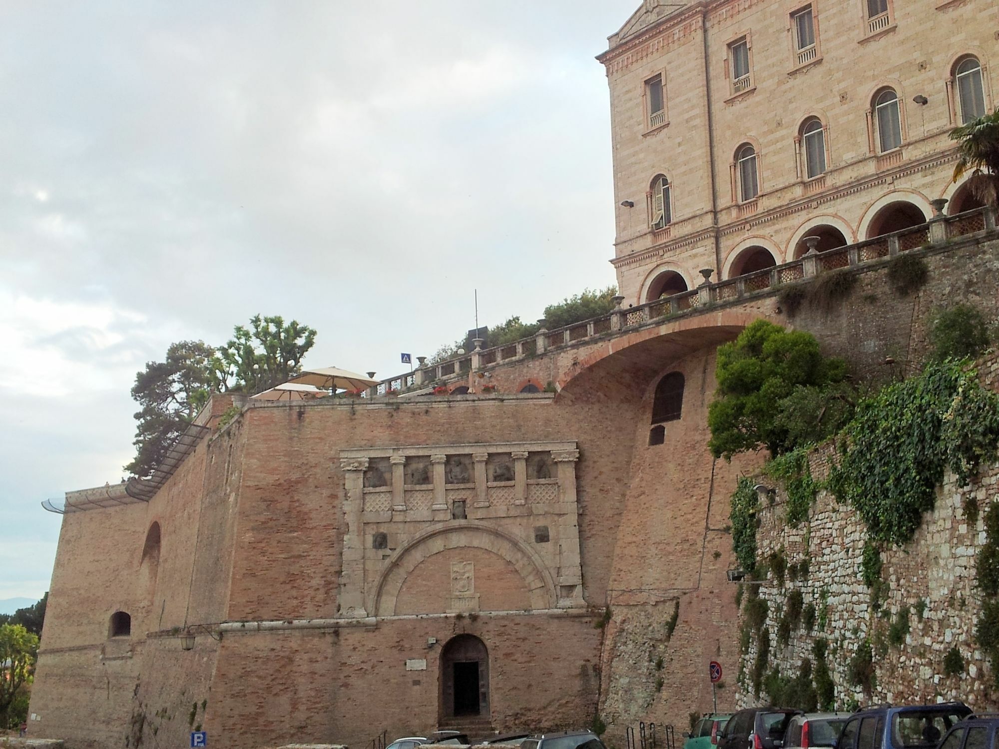 Al Giardino Di Alice Bed & Breakfast Perugia Bagian luar foto