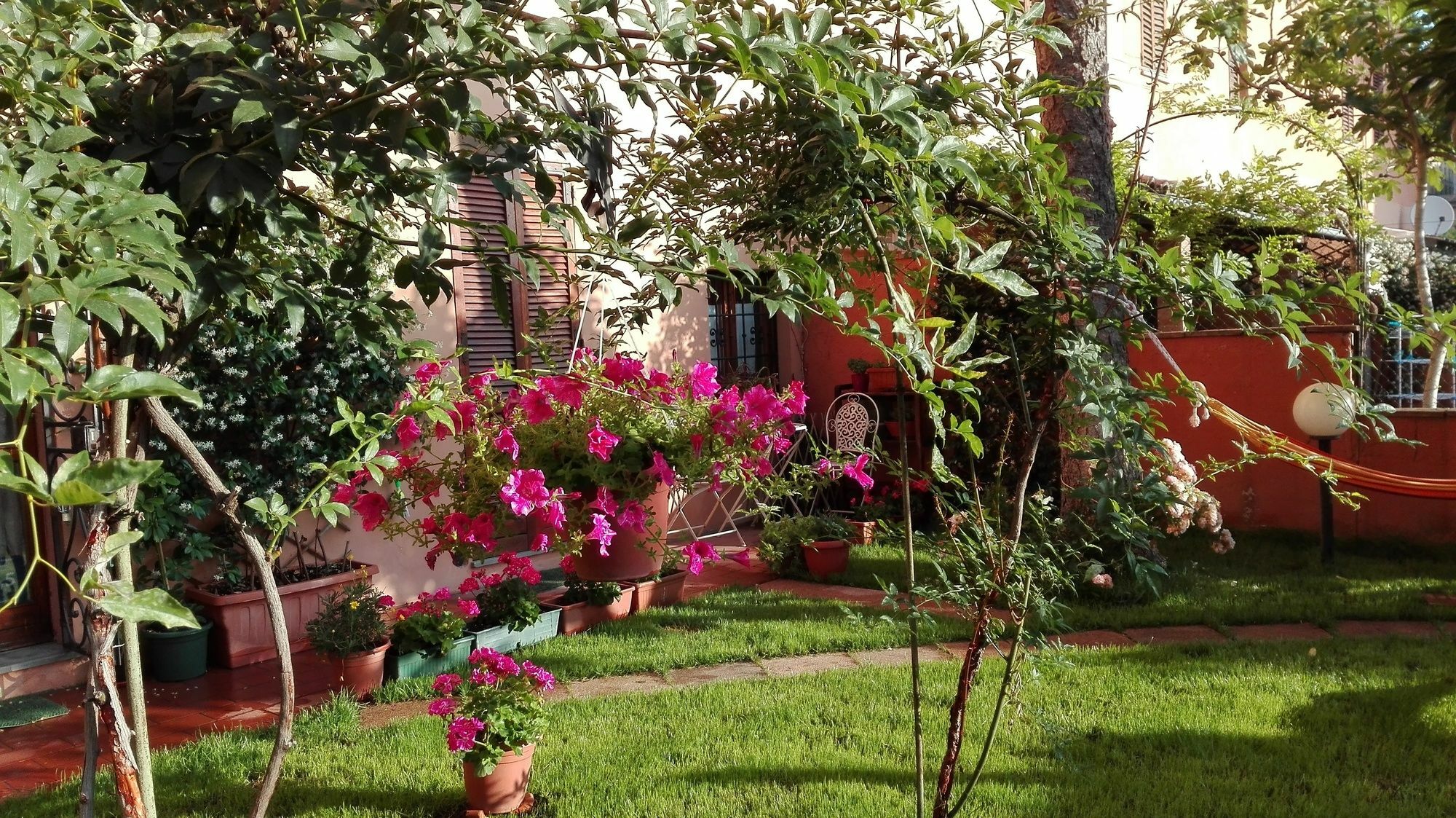 Al Giardino Di Alice Bed & Breakfast Perugia Bagian luar foto
