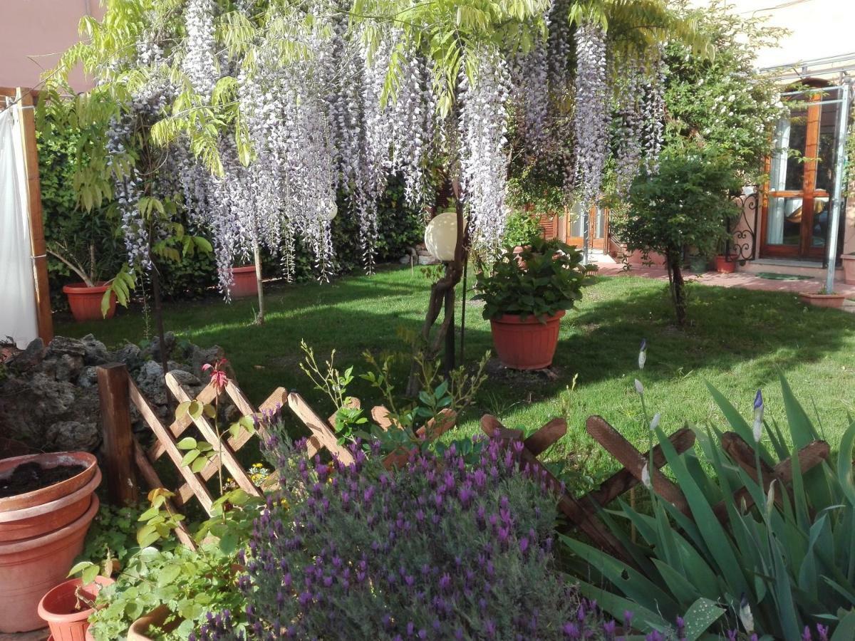 Al Giardino Di Alice Bed & Breakfast Perugia Bagian luar foto