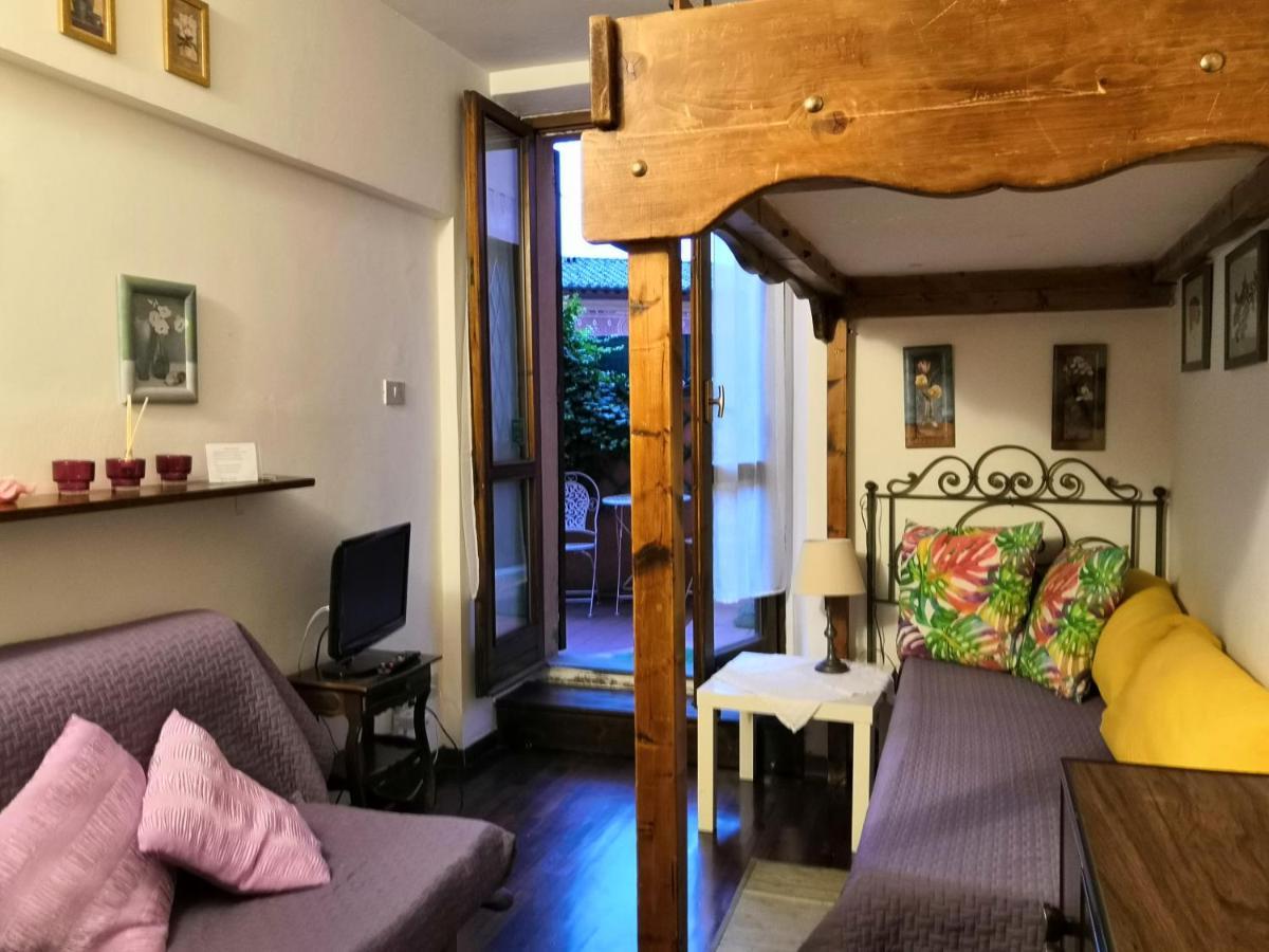 Al Giardino Di Alice Bed & Breakfast Perugia Bagian luar foto